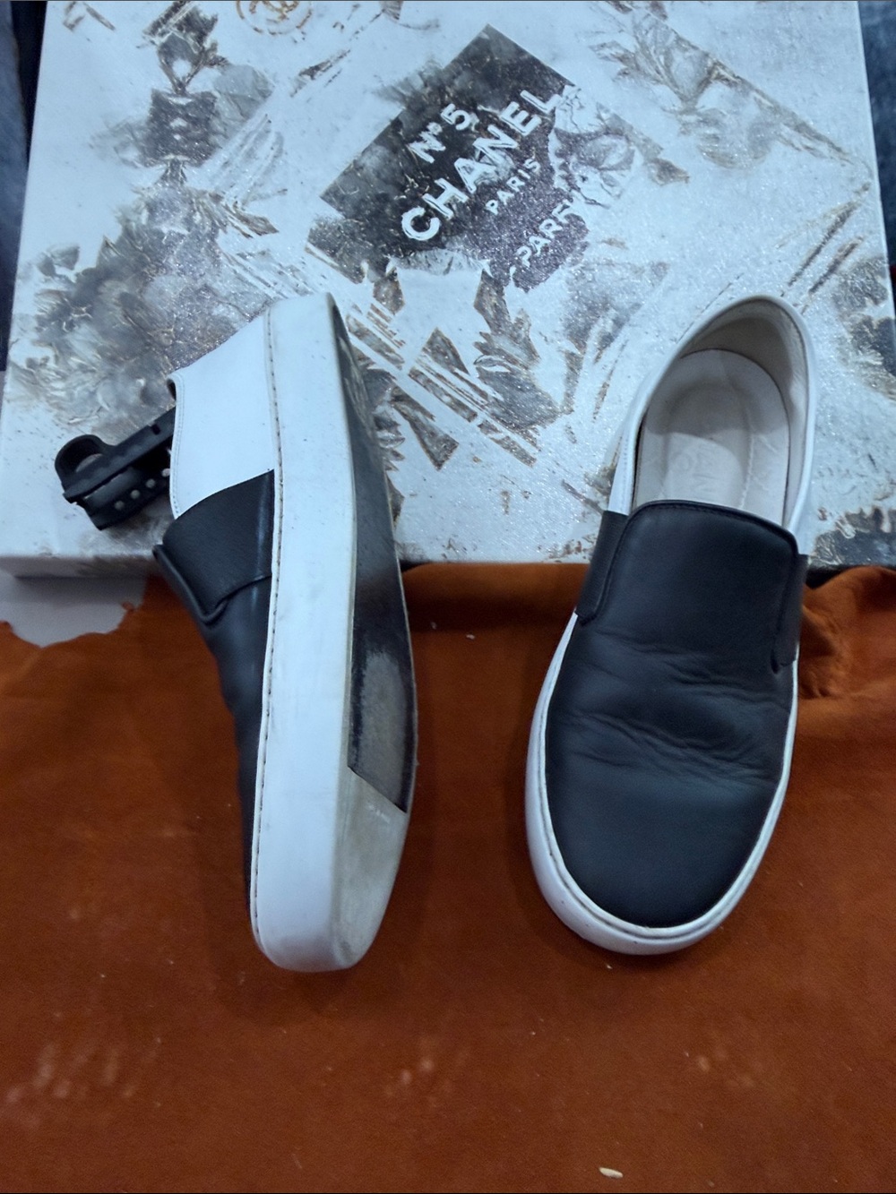 Chanel Two Tone Black White Leather Slip On Sneakers CC Logo Flats - Picture 4 of 15